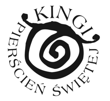 Czarno- biała grafika z napisem "Pierścień Św. Kingi"