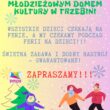 Różowo-żółty plakat z hasłem reklamującym ferie w Powiatowym Młodzieżowym Domu Kultury w Trzebini. Na plakacie rysunki przedstawiające młodych ludzi jeżdżących na łyżwach.