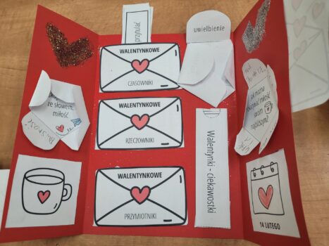 Kolaż wykonany przez wychowanków dotyczący tematyki Walentynek.