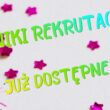Grafika z gwiazdkami i fajerwerkami oraz napis : Wyniki rekrutacji już dostępne!